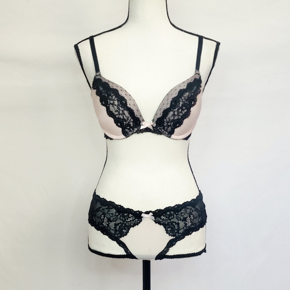 Victoria's Secret Light Pink & Black Lace Bra & Panty Set - Picture 1 of 4